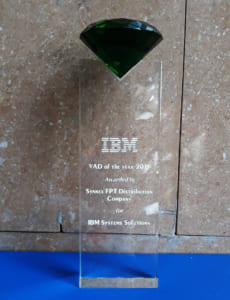 Cup vinh danh pha lê IBM