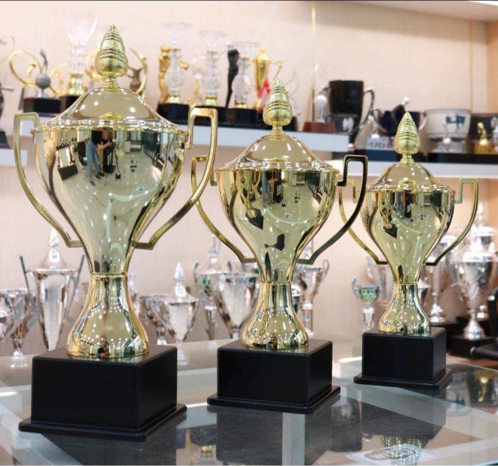Cup golf vang kim loai 003