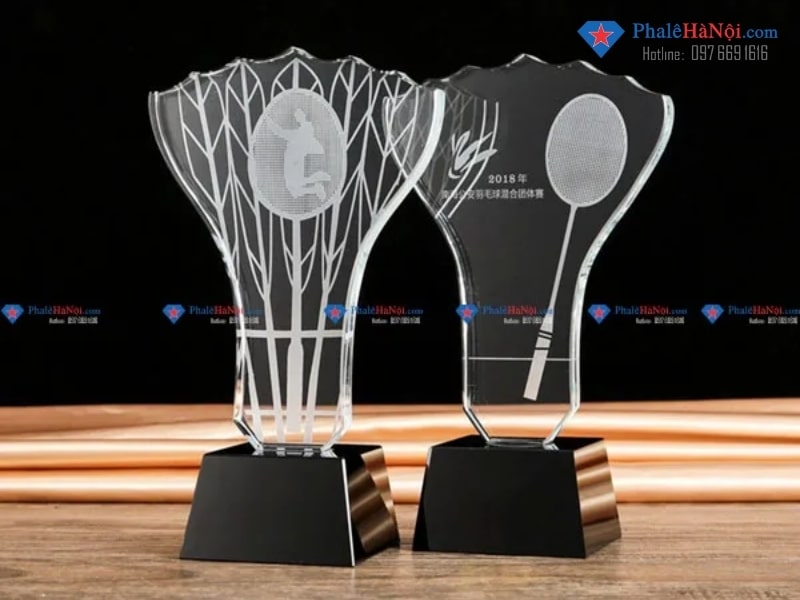 Pha lê là chất liệu cao cấp, mang đến vẻ đẹp sang trọng, tinh tế và đẳng cấp