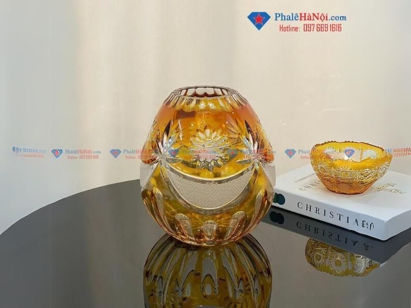Bình hoa pha lê tròn màu vàng đồng