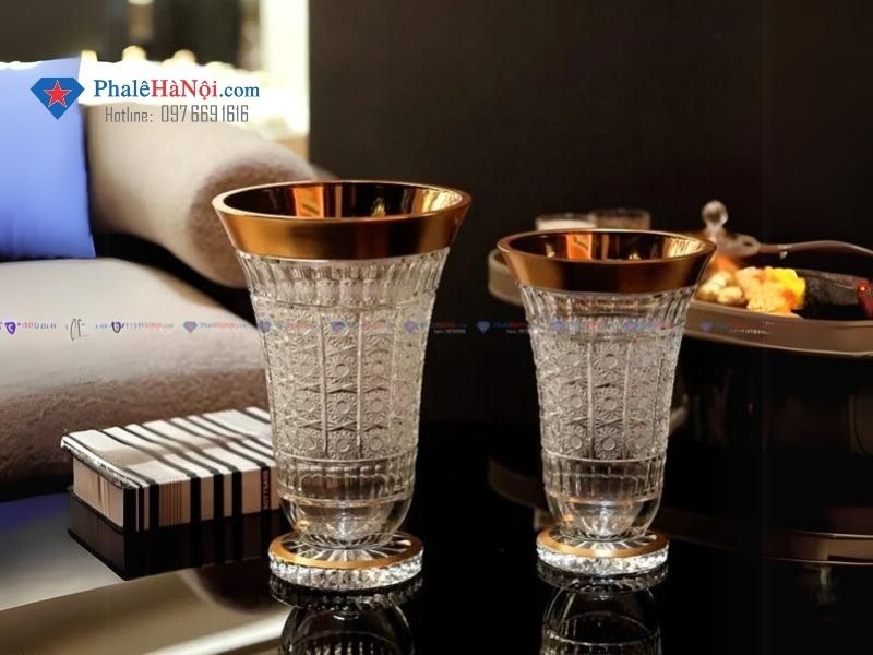 Mẫu bình hoa pha lê khảm vàng