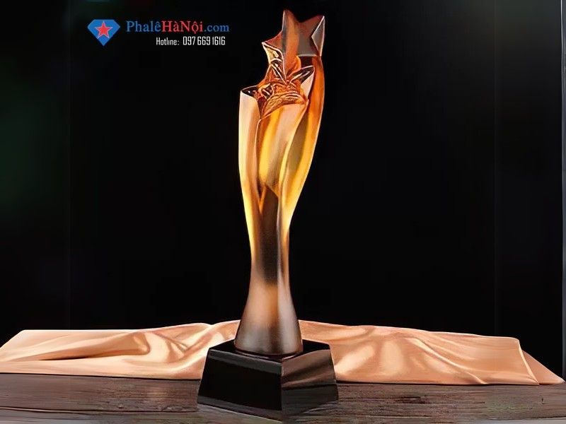 Mẫu cúp pha lê hình ngọn lửa