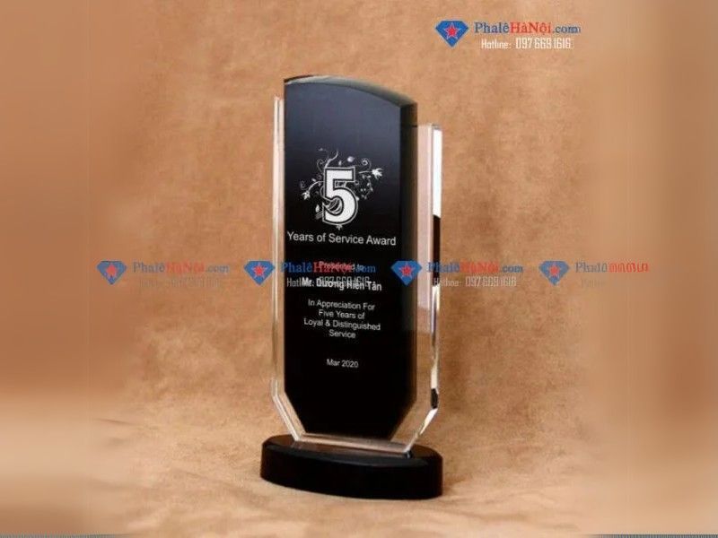 Cúp pha lê – Biểu tượng tôn vinh tại lễ tổng kết