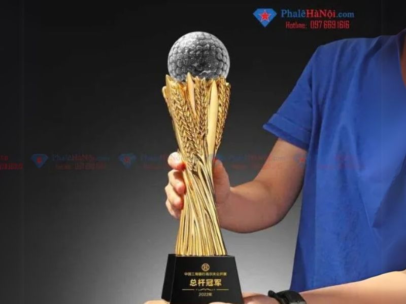 Chọn cúp pha lê ngày hội thể thao