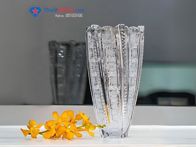 Bình hoa pha lê Bohemia mài tay thủ công