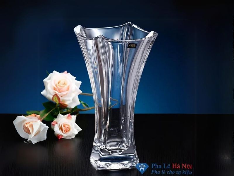 Bình hoa pha lê dáng cổ cao trơn tinh khiết