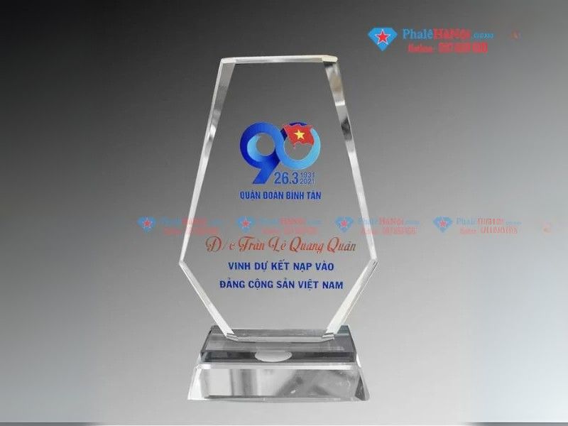Gợi ý xưởng sản xuất kỷ niệm chương pha lê uy tín tại Lạng Sơn