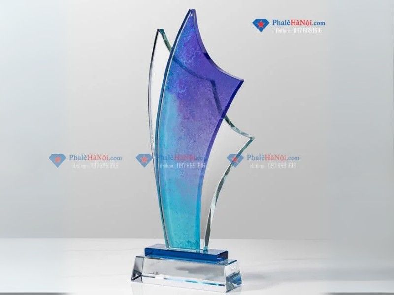 Biểu trưng pha lê phối màu 