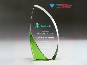 Các mẫu biểu trưng pha lê cần được bảo quản và vệ sinh cẩn thận