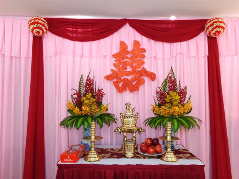 Ý nghĩa của việc cắm hoa bàn thờ ngày cưới